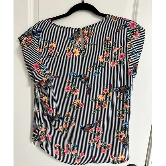 🐦 Lily White Bird Print Blouse – Black & White | Size L | Effortlessly Chic 🐦 - Picture 2 of 3